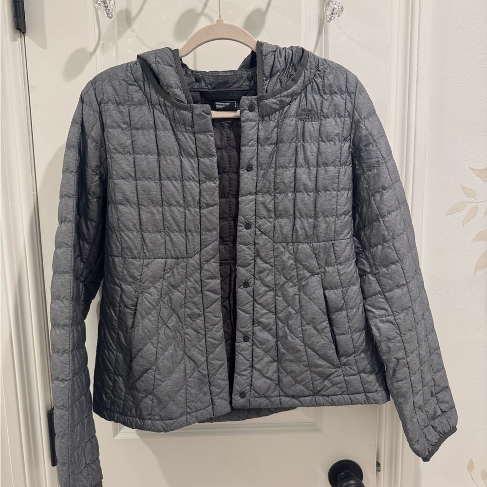 North Face Gray Quilted Jacket tapered, removable hood small